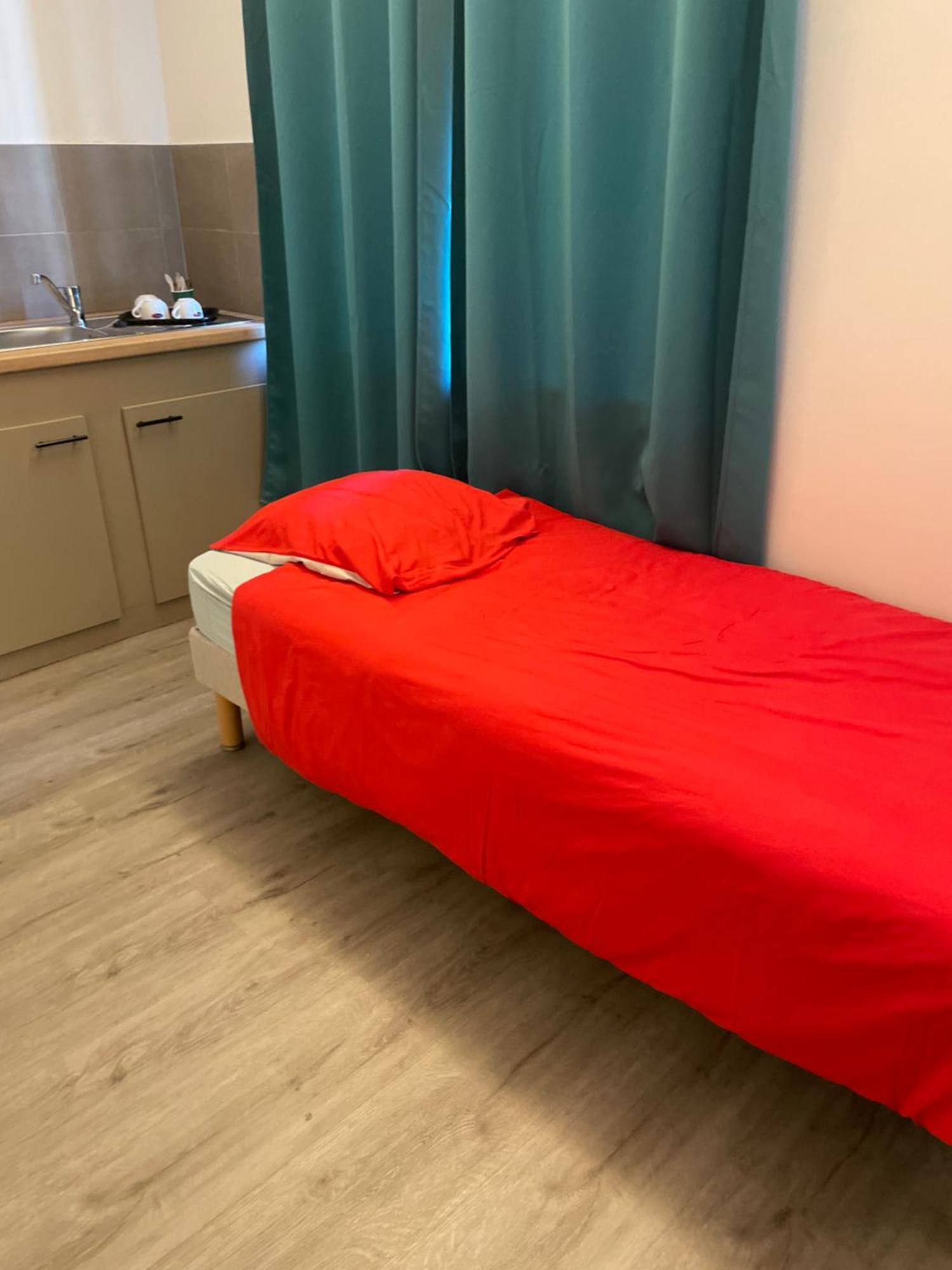 Le Grand Cerf Hotell Carignan Exteriör bild